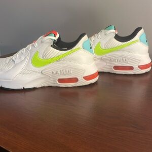 Women’s Nike Excee NEVER WORN!